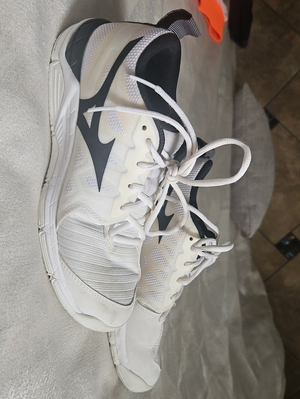 Mizuno Women’s White and Black Athletic Trainers
